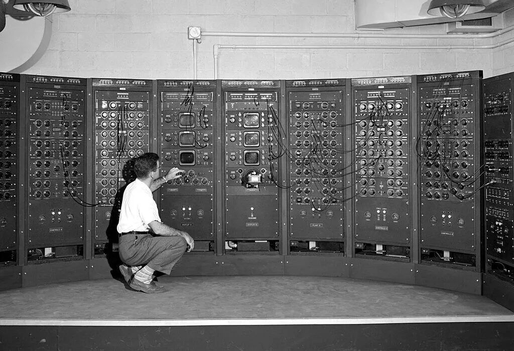 What is analog computer